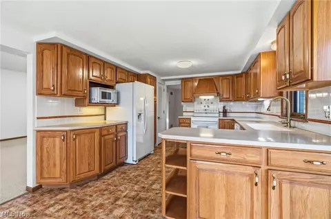 Kitchen - 380 E 2nd St, Zoar, OH 44697 photo 4 of 5