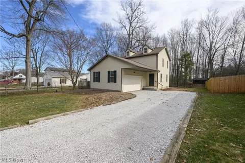 3025 Lamb Dr, Coventry, OH 44319