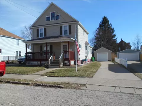 219 17th St NW, Barberton, OH 44203