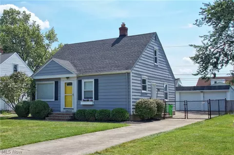 29520 Bruce Dr, Willowick, OH 44095