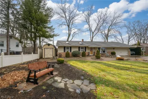 3128 Sheila St NW, Massillon, OH 44646