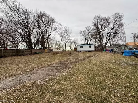 61 Green St, Smithfield, OH 43948