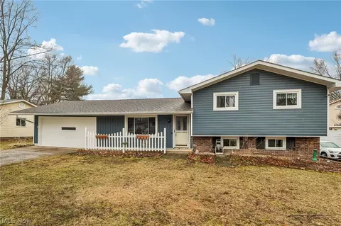140 Parkhall Dr, Painesville, OH 44077