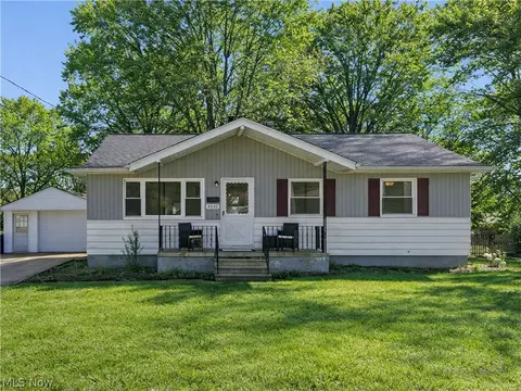 4003 Kenneth Rd, Stow, OH 44224