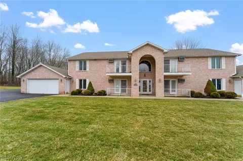 929 Auburn Hills Dr #1, Boardman, OH 44512