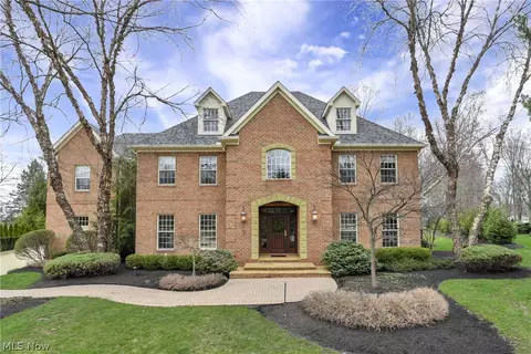2085 Lands End Ln, Westlake, OH 44145