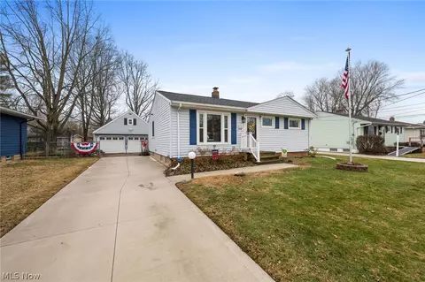 23947 Lebern Dr, North Olmsted, OH 44070