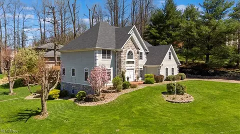 5215 Glenbrook Dr, Vienna, WV 26105