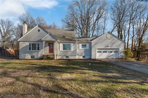 3616 Everett Dr, Norton, OH 44203