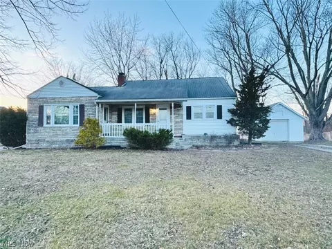 1457 Hocking Rd, Little Hocking, OH 45742