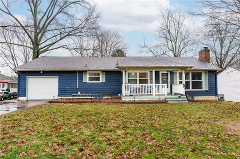 2251 Robinhood Dr, Wooster, OH 44691