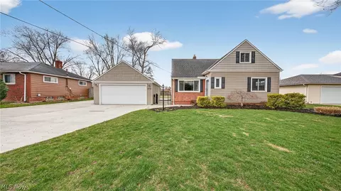6716 Charles Rd, North Olmsted, OH 44070