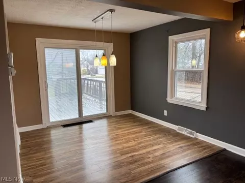 Dining - 1009 E 6th St, Salem, OH 44460 photo 1 of 1