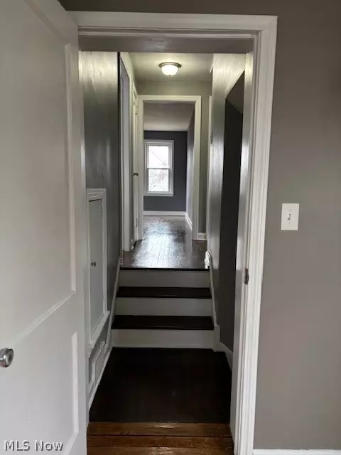 Entry Way - 1009 E 6th St, Salem, OH 44460 photo 1 of 2
