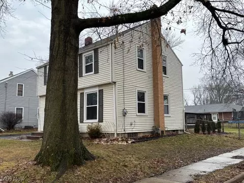 Exterior - 1009 E 6th St, Salem, OH 44460 photo 3 of 6