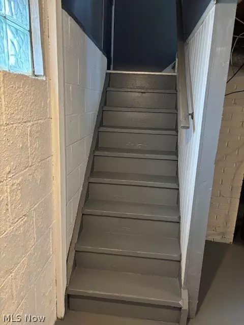 Entry Way - 1009 E 6th St, Salem, OH 44460 photo 2 of 2
