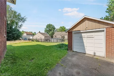 Exterior - 2409 Gilbert Ave NE, Canton, OH 44705 photo 3 of 5