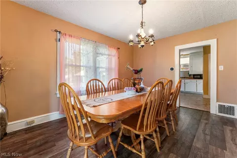 Dining - 2409 Gilbert Ave NE, Canton, OH 44705 photo 4 of 4