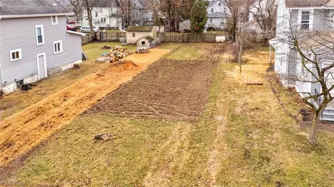 52 Norwood St, Barberton, OH 44203
