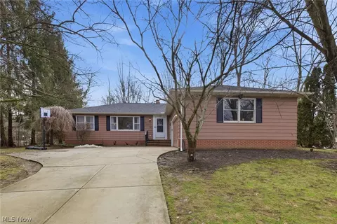 132 Eldridge Rd, Aurora, OH 44202