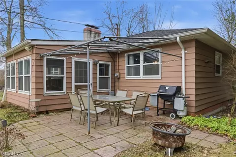 Exterior - 132 Eldridge Rd, Aurora, OH 44202 photo 4 of 6