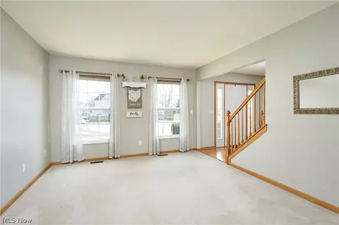 804 Stone Circle Dr, Akron, OH 44320 photo 9