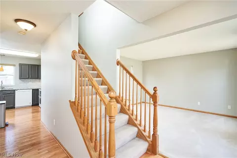 804 Stone Circle Dr, Akron, OH 44320 photo 2