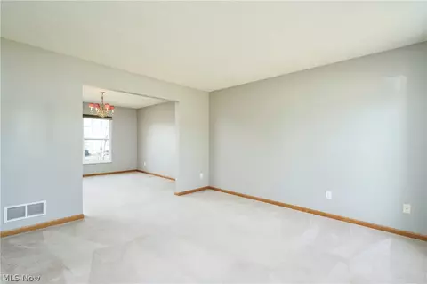 804 Stone Circle Dr, Akron, OH 44320 photo 8