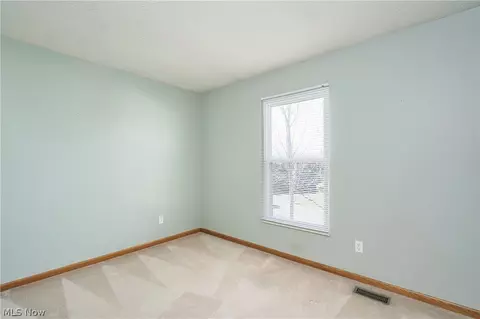 804 Stone Circle Dr, Akron, OH 44320 photo 15