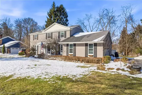 100 Southwyck Dr, Chagrin Falls, OH 44022