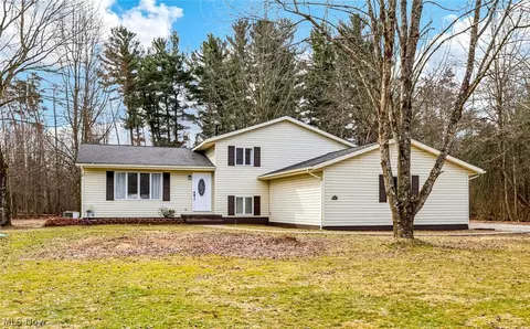 2829 Tibbetts Wick Rd, Hubbard, OH 44425