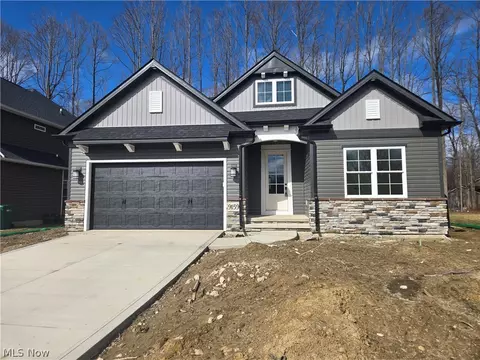 9159 Dove Ln, Mentor, OH 44060