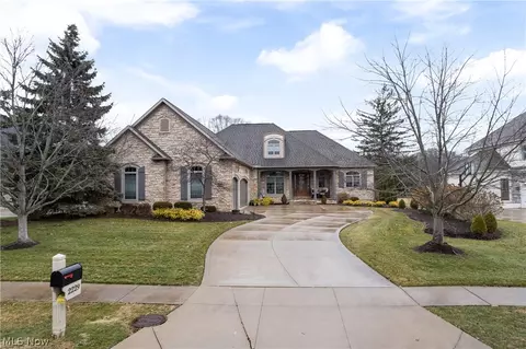 2229 E Park Dr, Uniontown, OH 44685