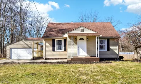 62 Jacobs Rd, Hubbard, OH 44425