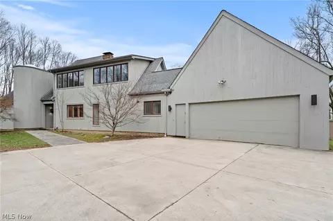 29475 S Woodland Rd, Pepper Pike, OH 44124