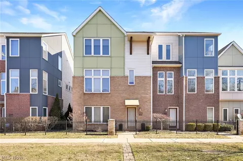2278 City View Dr, Cleveland, OH 44113