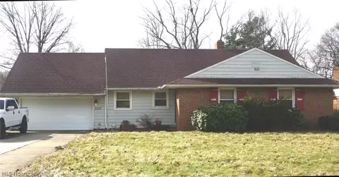 2017 Natona Rd, Euclid, OH 44117