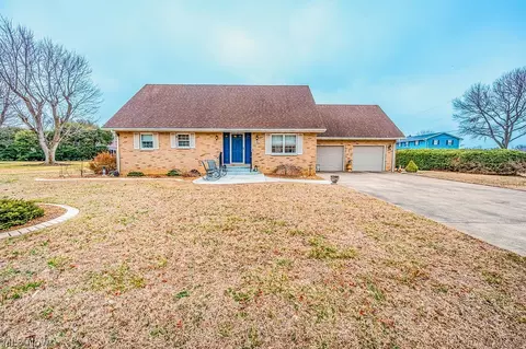 1809 Pennsylvania Ave, Belpre, OH 45714