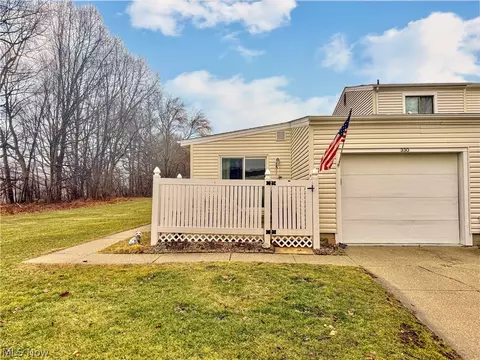 330 Deepwood Dr, Wadsworth, OH 44281