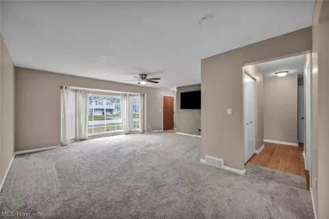 Living - 337 University Ave, Elyria, OH 44035 photo 6 of 6