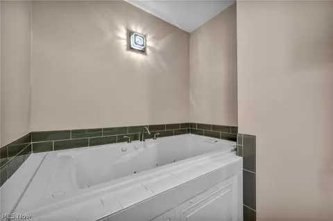 Bath - 337 University Ave, Elyria, OH 44035 photo 2 of 4