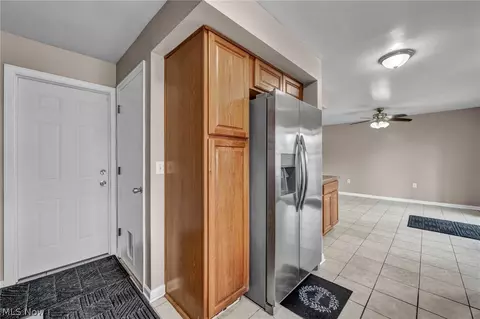 Entry Way - 337 University Ave, Elyria, OH 44035 photo 2 of 2