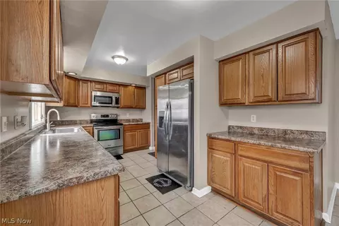 Kitchen - 337 University Ave, Elyria, OH 44035 photo 2 of 5