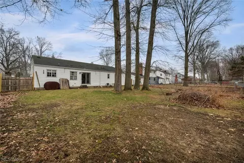 Exterior - 337 University Ave, Elyria, OH 44035 photo 6 of 8
