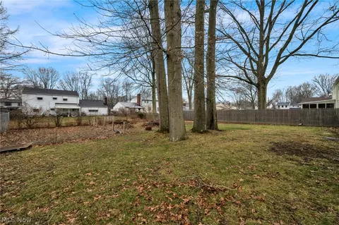 Exterior - 337 University Ave, Elyria, OH 44035 photo 5 of 8