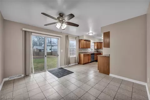 Entry Way - 337 University Ave, Elyria, OH 44035 photo 1 of 2