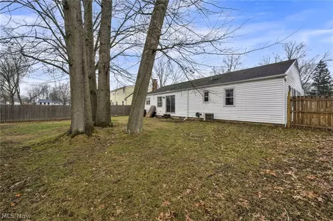 Exterior - 337 University Ave, Elyria, OH 44035 photo 7 of 8