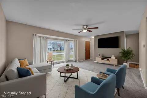 Living - 337 University Ave, Elyria, OH 44035 photo 4 of 6