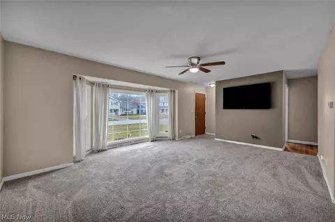 Living - 337 University Ave, Elyria, OH 44035 photo 5 of 6