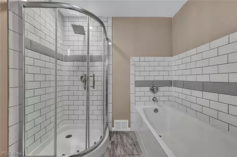 Bath - 337 University Ave, Elyria, OH 44035 photo 4 of 4
